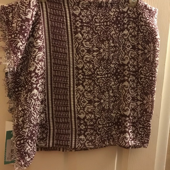 Achieve several looks all with 1 scarf !! - Picture 3 of 4